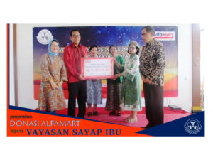Read more about the article Penyerahan Donasi Konsumen Alfamart Kepada Yayasan Sayap Ibu