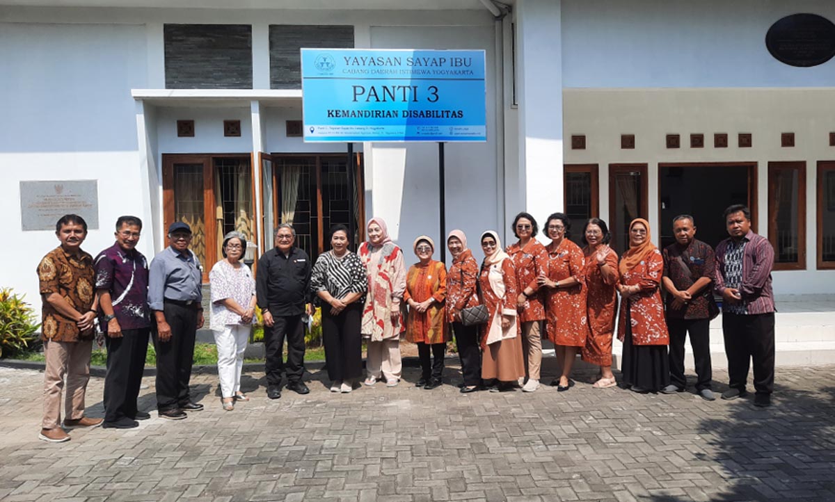 You are currently viewing Kunjungan Bapak Bambang Sulistomo, S.IP, M.Si bersama Pembina dan Pengurus YSI Pusat ke Panti III YSI Cabang D.I.Yogyakarta